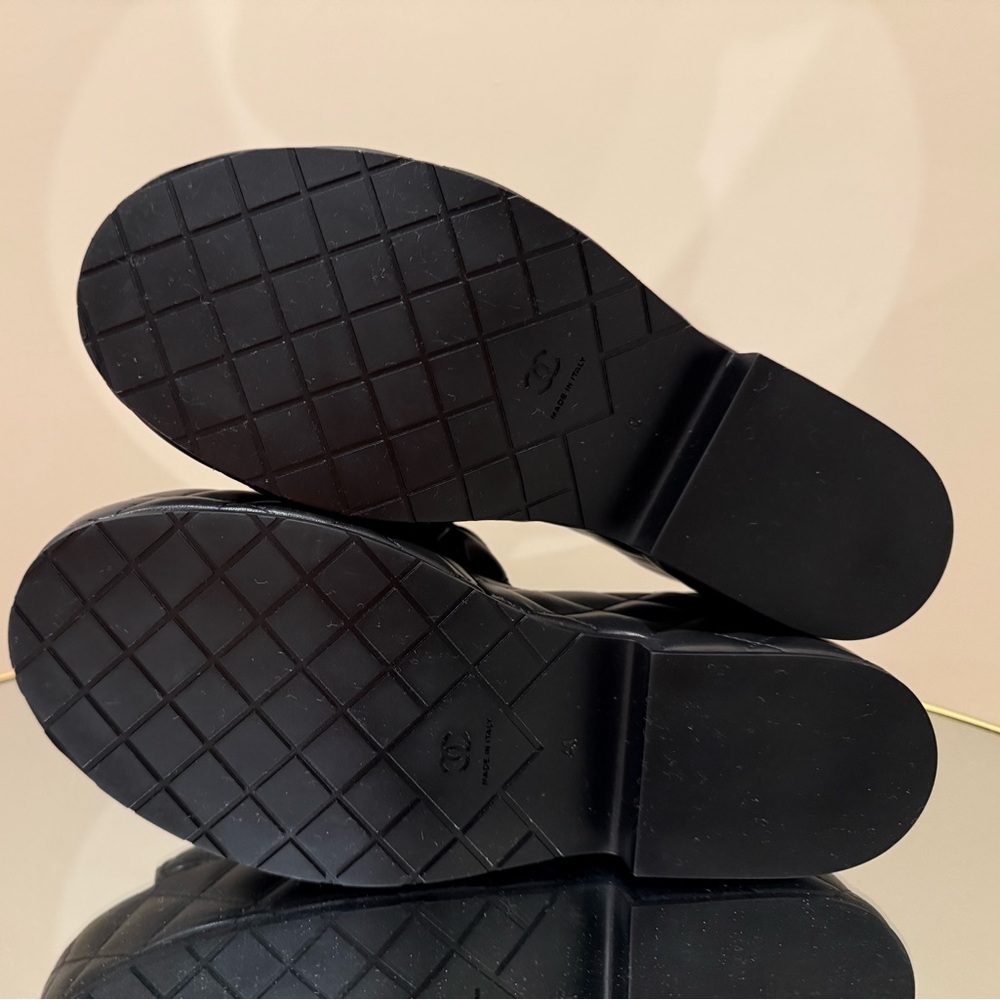 CHANEL DAD Sandals Quilted leather CC LOGO Mules slides size 40 - Picture 16 of 17